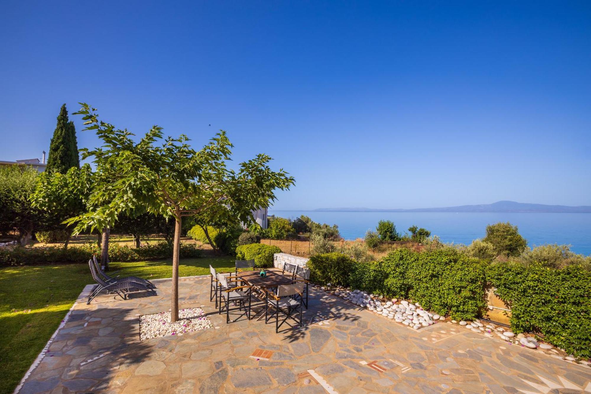 Messinian Blue Seaside Villa Kalamata Exterior foto
